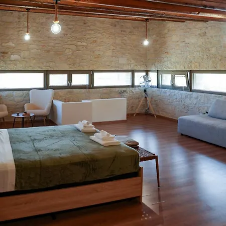 Oliva Emerald Eco - Secluded Off-grid Vineyard