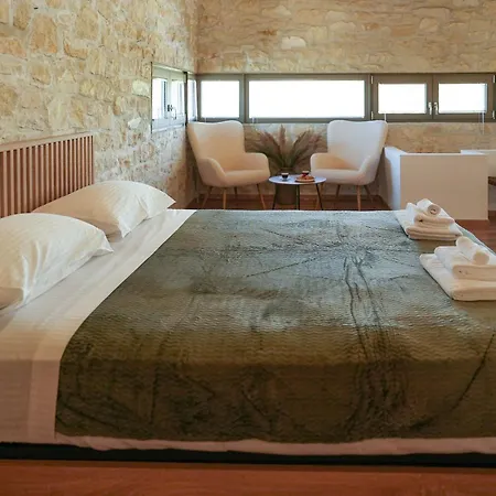 Oliva Emerald Eco - Secluded Off-grid Vineyard ヴィラ