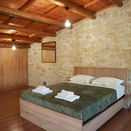 Oliva Emerald Eco - Secluded Off-grid Vineyard *