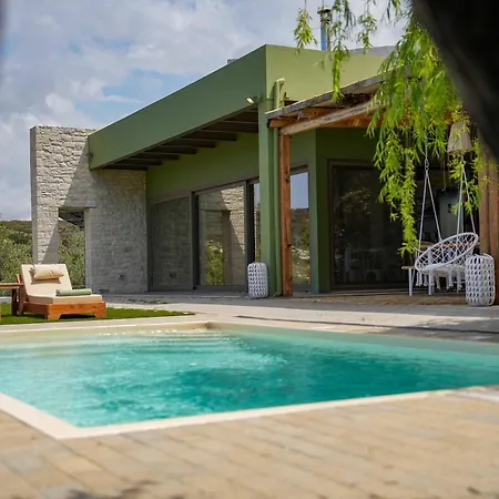 Oliva Emerald Eco - Secluded Off-grid Vineyard
